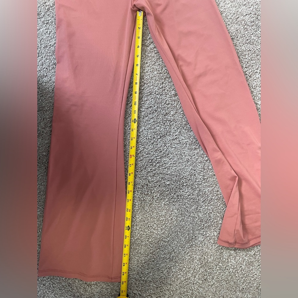 Victorias Secret ON POINT yoga pants - Picture 9 of 9